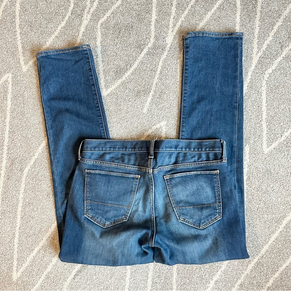 Banana Republic Medium Wash Traveler Jeans Size 31 x 32 Slim Fit - Picture 2 of 6